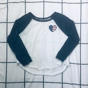✰ hollister cropped baseball tee